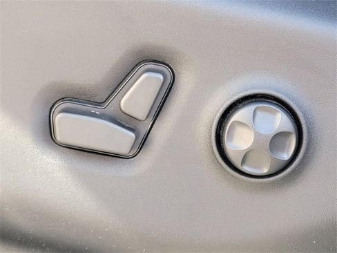 Certified 2022 Chrysler Pacifica Touring-L image 4