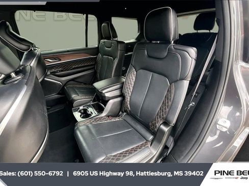 Used 2023 Jeep Grand Cherokee L Summit w/ Luxury Tech Group V image 19