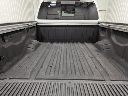 Used 2024 Nissan Titan SV w/ SV Convenience Package image 24