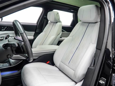 Used 2024 Cadillac Lyriq Sport RWD image 40