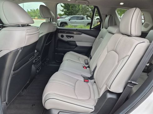 Used 2024 Honda Pilot Elite image 36