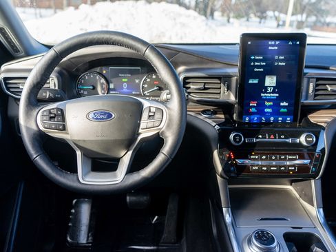 Used 2023 Ford Explorer Limited w/ Hybrid Equipment Group 310A image 13