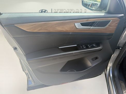 Used 2024 Volkswagen Atlas SE w/ Panoramic Sunroof Package FWD image 17