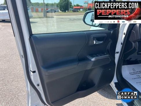 Used 2023 Toyota Tacoma Limited AWD/4WD image 11