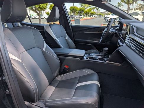 Used 2025 Toyota Camry SE w/ Convenience Package image 20