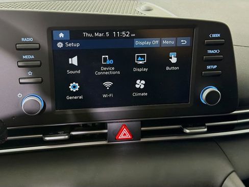 Used 2025 Hyundai Elantra SE image 32