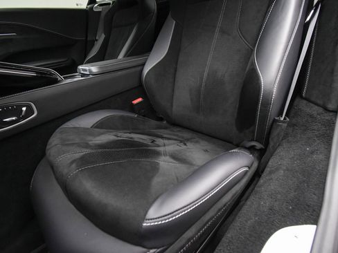 Used 2025 Aston Martin V8 Vantage Coupe image 48