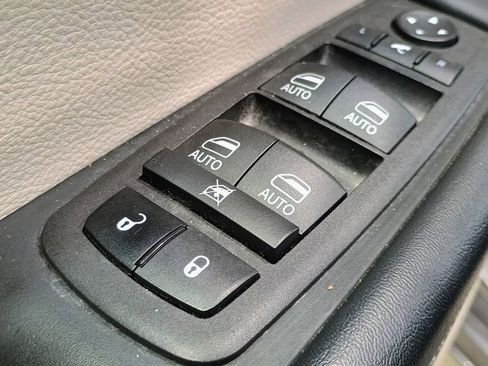 Used 2023 Chrysler Pacifica Limited FWD image 15