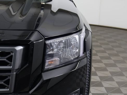 Used 2022 Nissan Frontier SV image 11