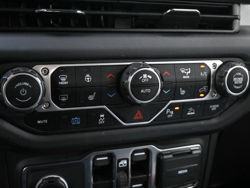 Used 2025 Jeep Wrangler Sahara w/ Safety Group image 21