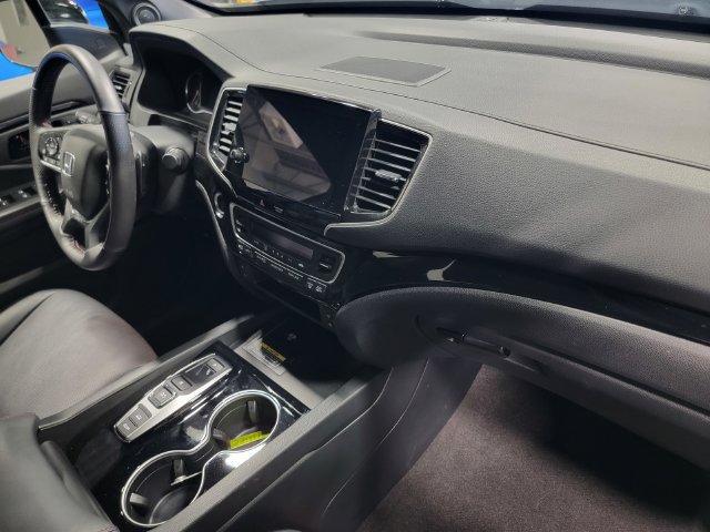 Certified 2025 Honda Passport Black Edition image 16