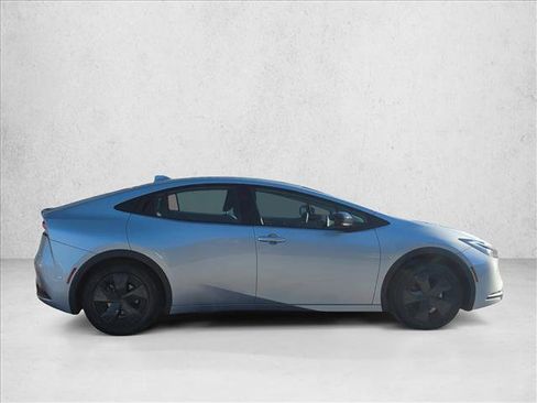 Used 2025 Toyota Prius LE image 4