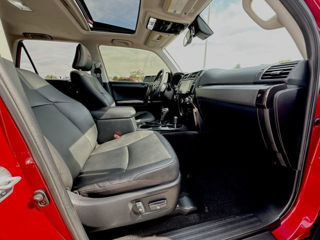 Used 2022 Toyota 4Runner TRD Off-Road Premium AWD/4WD image 30