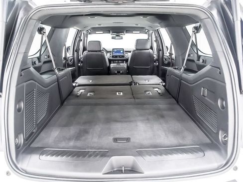 Used 2022 Chevrolet Suburban LT RWD image 38