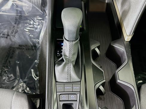 Used 2025 Toyota Camry LE image 19