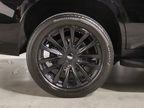Used 2022 Cadillac Escalade Premium Luxury AWD/4WD image 9