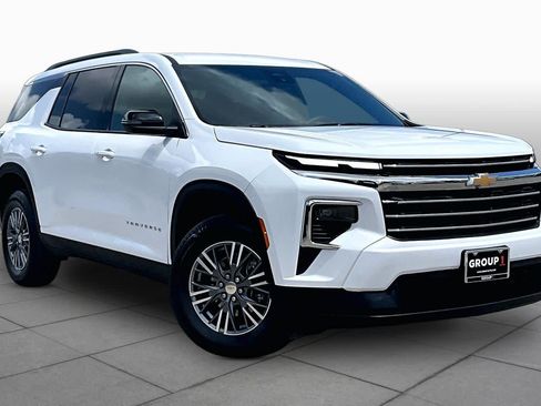 Used 2026 Chevrolet Traverse LT FWD image 3