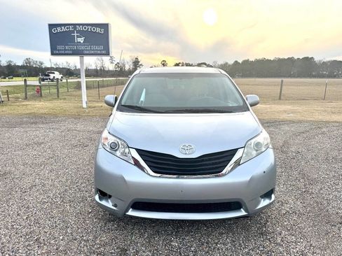 Used 2011 Toyota Sienna LE image 5