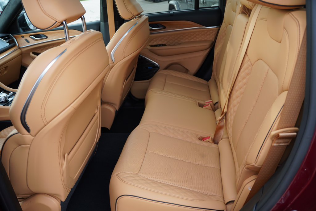Certified 2024 Jeep Grand Cherokee Summit AWD/4WD image 18