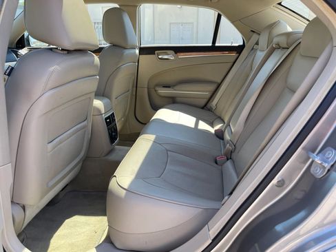 Used 2014 Chrysler 300 C AWD/4WD image 20