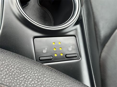 Used 2020 Toyota Camry XLE image 28