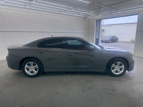 Used 2019 Dodge Charger SXT RWD image 4