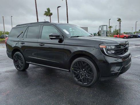 New 2026 Ford Expedition Platinum image 2