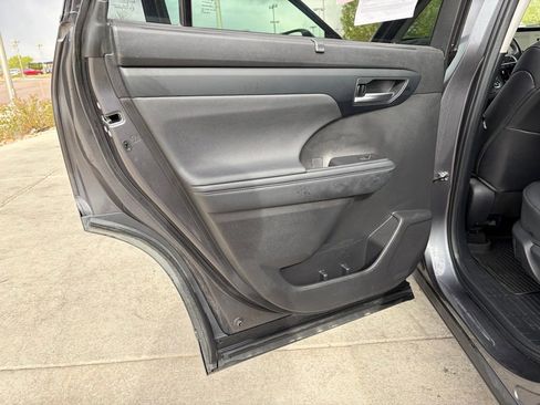 Used 2023 Toyota Highlander XLE image 13