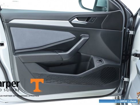 Used 2025 Volkswagen Jetta SE w/ Sunroof Package image 18