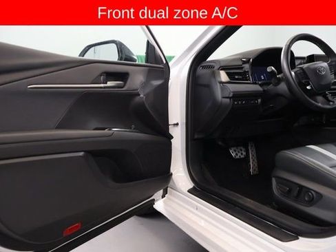 Used 2025 Toyota Camry SE image 11