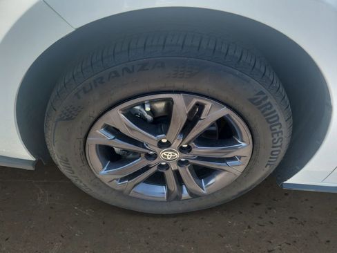 Used 2025 Toyota Sienna XSE AWD/4WD image 10