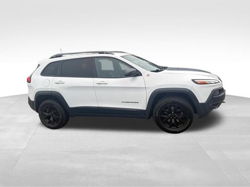 Used 2018 Jeep Cherokee Trailhawk w/ Comfort/Convenience Group AWD/4WD image 4