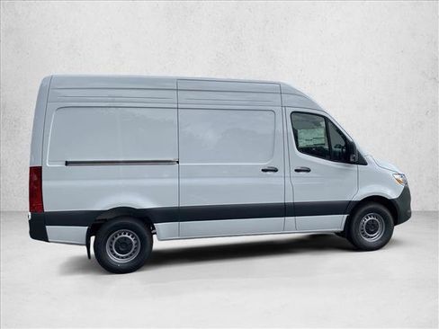 Used 2025 Mercedes-Benz Sprinter 2500 image 7