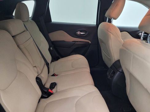 Used 2016 Jeep Cherokee Latitude w/ Safety/Convenience Group image 19