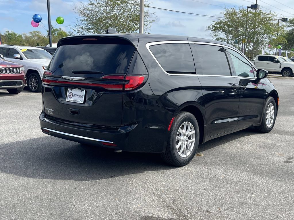New 2026 Chrysler Pacifica Select FWD image 4