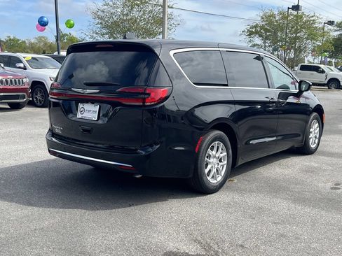 New 2026 Chrysler Pacifica Select FWD image 4