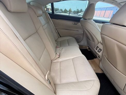 Used 2014 Lexus ES 350 w/ Ultra Luxury Package FWD image 41