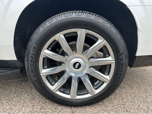 Used 2021 Cadillac Escalade ESV Premium Luxury Platinum image 16