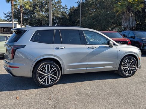 Used 2023 Cadillac XT6 Sport w/ Technology Package image 3