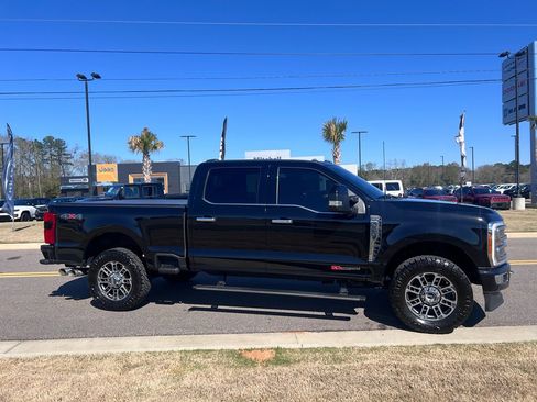 Used 2023 Ford F250 Limited image 5
