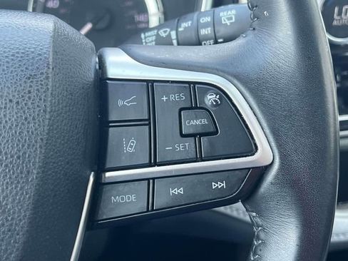 Used 2023 Toyota Highlander XLE image 25