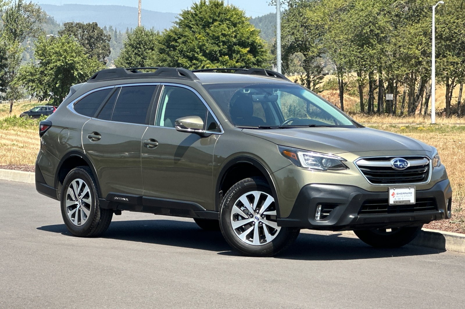Used 2022 Subaru Outback Premium AWD/4WD image 1