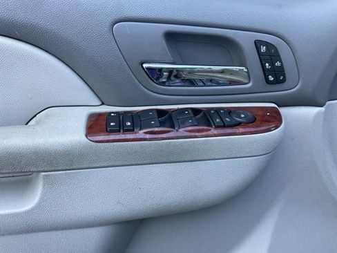 Used 2011 Chevrolet Avalanche LTZ AWD/4WD image 21