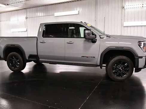 Used 2025 GMC Sierra 2500 AT4 AWD/4WD image 8