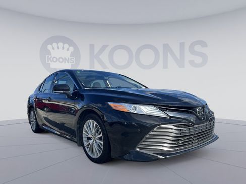 Used 2020 Toyota Camry XLE image 10