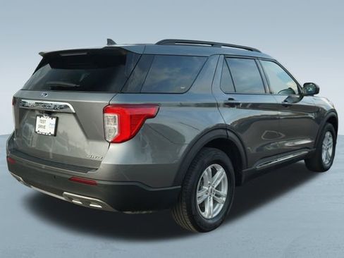 Used 2022 Ford Explorer XLT w/ Equipment Group 202A image 9