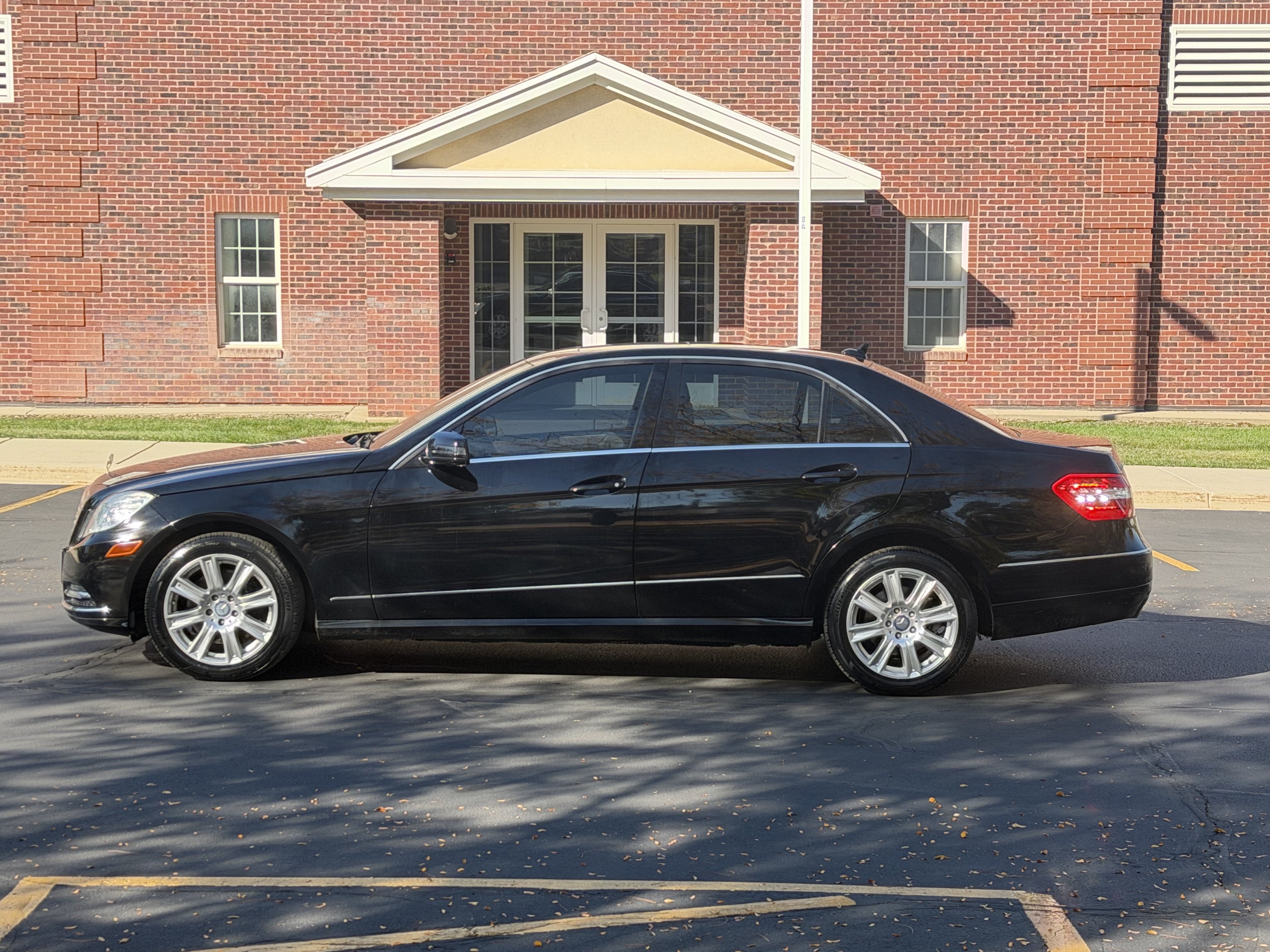 Used 2013 Mercedes-Benz E 350 BlueTEC Sedan image 3
