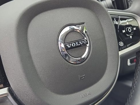 Certified 2025 Volvo XC60 B5 Plus image 18