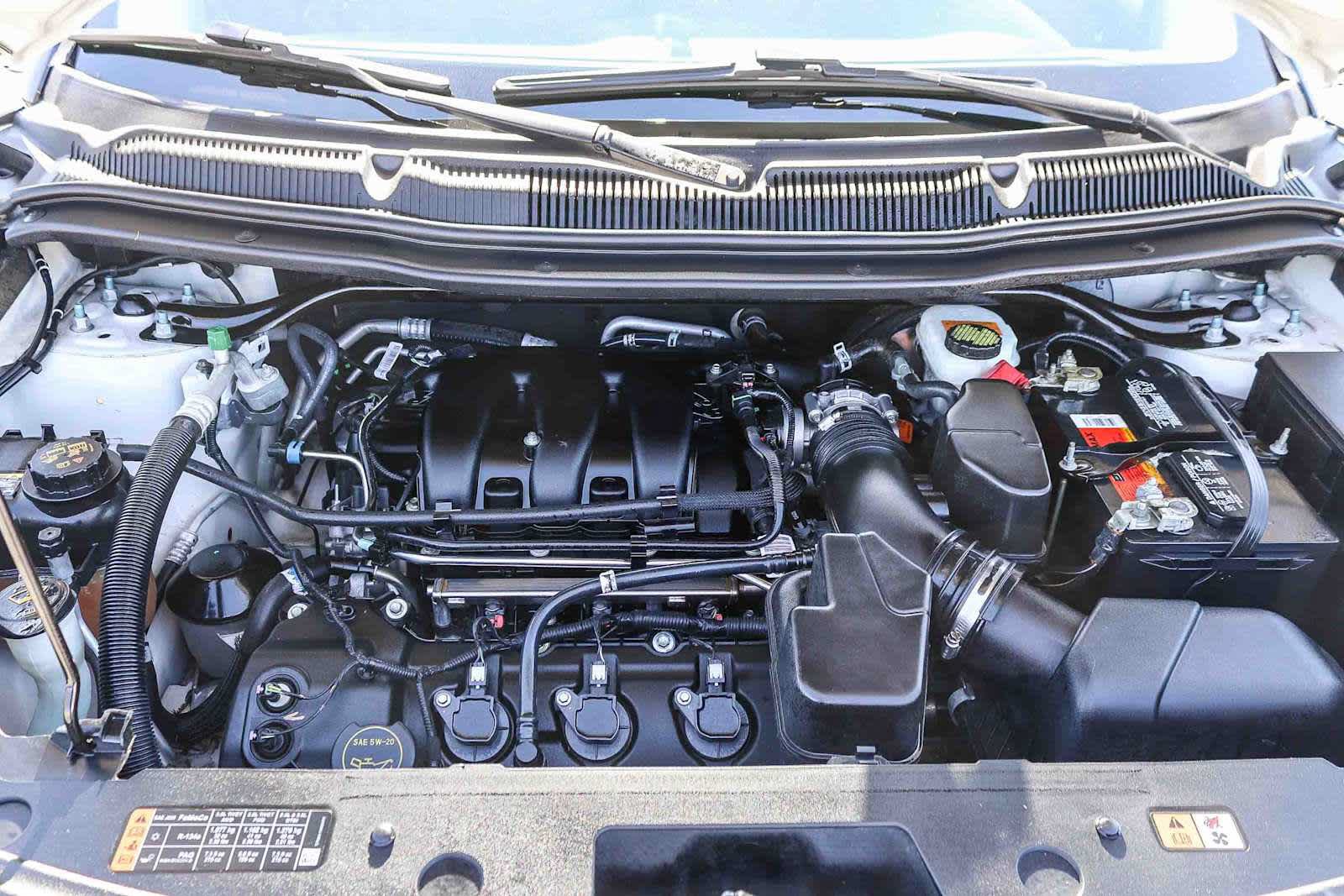 Used 2018 Ford Explorer XLT w/ Equipment Group 202A FWD image 30