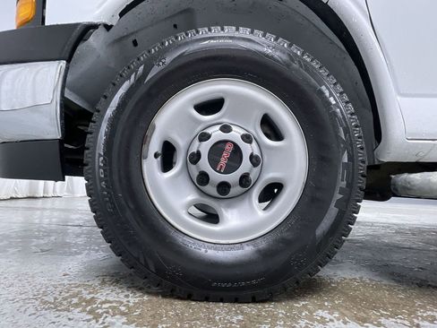 Used 2024 GMC Savana 2500 w/ Driver Convenience Package image 15